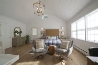 Waterfront Holiday Vacation Villa New England - 2 min from Ocean W/ fireplace - Homestays