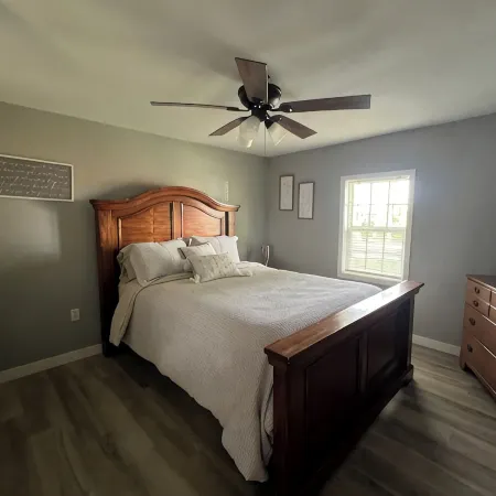Cozy 2 bedroom/2 bath house located near lake with lots of privacy and parking!