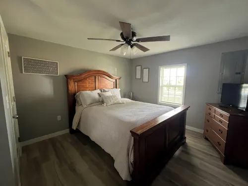 Cozy 2 bedroom/2 bath house located near lake with lots of privacy and parking!