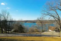 Lake Norfork View & Access in a Spacious Oasis, Sleeps 14, Near Mountain Home! - 3-Star