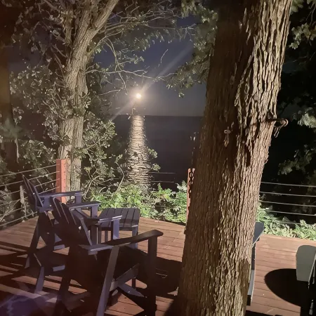 Beautiful Lakefront Property with Guesthouse
