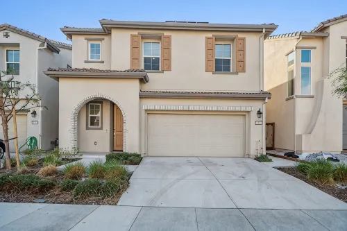 Modern Family-Friendly Home, Napa, Wine Country, Private Backyard, Fire Pit