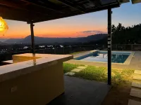 Volcano & Lake View home with swimming Pool- 4 bds, sleeps 11 people - Wifi