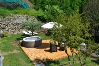 La Vigna - comfortable loft with outdoor hot tub surrounded by lemon gardens
