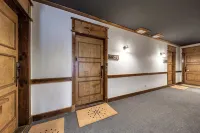 Ski in / Ski Out, Spa, Fireplace, Parking, View - Bathtub