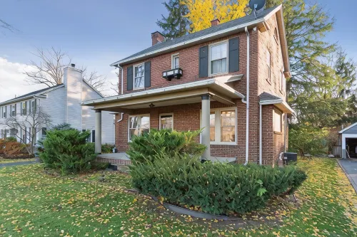 Gourmet Kitchen, King-sized Bed, Charming Ottawa Hills Colonial