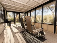 Country Cabin on the Creek in Belton with WiFi, AC Hotels in Belton