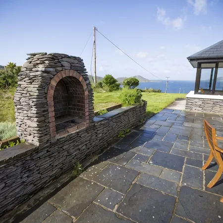 Luxury Seaside Cottage, Stunning Ocean Views, Waterville, Ring of Kerry