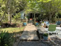 Heart of DT Southport with private, fenced yard! Perfect for pets!  Sleeps 4 - Homestays