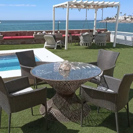 Beautiful House Vista Delfín Beach Front, with Pool