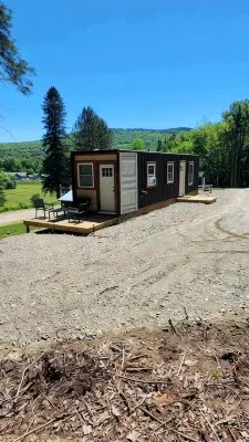 New 1 Bedroom Container Cabin with Direct Trail Access (Cabin 3) - Alphydda
