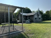 Marzullo's Mountaintop Cabin - Homestays