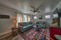 Steps from Downtown Cody - Spacious home that sleeps 10!