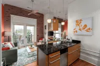 Cozy Condo Front Street Wilmington Private Balcony Walking distance