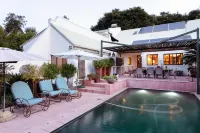 Waterkloof Apartments - Bed and Breakfasts