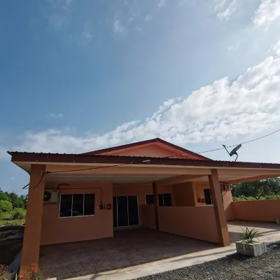 Homestay Che Naa Hotels near Sultan Haji Ahmad Shah Airport