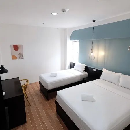 Beds & Friends Hostel Mactan with Pool and Bar