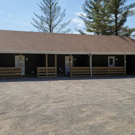 Private Hot Tub! KING Size Bed Traverse City 18 miles *Crystal Mountain 17 miles