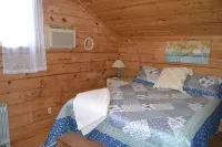 Cozy Pet Friendly Mountain Log Cabin in the Smokies with Deck and fire pit. - Chalets
