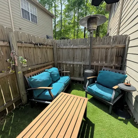 Townhome:  2 Bedrooms, 2.5 Baths, Close to Campus