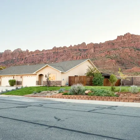 Family and Pet Friendly! Luxurious Backyard Amenities! Jacuzzi! Lots of Parking!