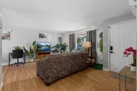 Edgewood Jungle Vibs Own unit A - Apartments