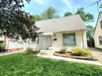 King Bed and 2 Full Baths, Fully Fenced Yard and Close to Highway Hotels near Cleveland Hopkins International Airport