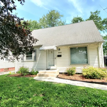 King Bed and 2 Full Baths, Fully Fenced Yard and Close to Highway