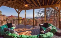 Spacious 5BR w/ epic views, 2 decks, game room, one-step entry, family-friendly! - Balkoner