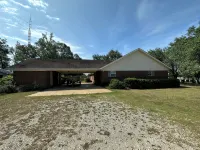 Farmhouse home located near Eufaula and Clayton, AL