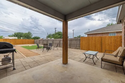 Charming 3-bedroom house near West End Shopping Center!