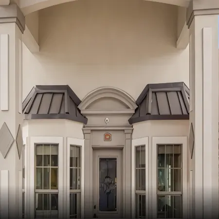 Quality Inn & Suites Отели рядом с достопримечательностью «Вокзал Мокингбёрд»