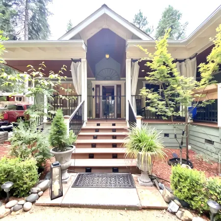 RELAX❤️ MOUNTAIN RETREAT, FULLY XMAS DECORATED, 45 min to South LAKE TAHOE