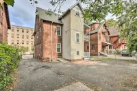 Location, is the key for this 3 bedroom! - Apartment
