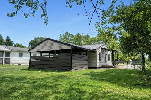 Completely Remodeled Home directly behind the Kenyon Sports Center - 4-Star