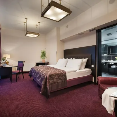 EA Hotel Royal Esprit Отели рядом с достопримечательностью «Башня Генри»