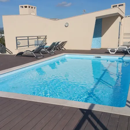 Golf, beach, country and city. Central and modern for up to 5 guests
