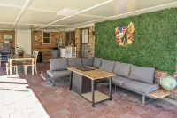 Resort Pool & Spa Retreat with Game Room, Patio, Foosball & BBQ - Homestays