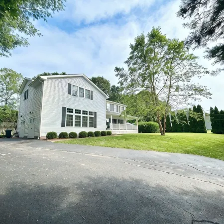 Spacious 5Bdrm Home- Saltwater Pool, WiFi, AC, Private Beach Parking Pass