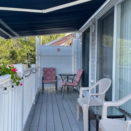 Location! 2 min Walk to Short Sands Beach