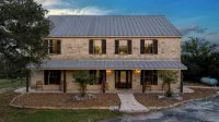 The Point Serene Hill Country Views with Pool & Hot Tub