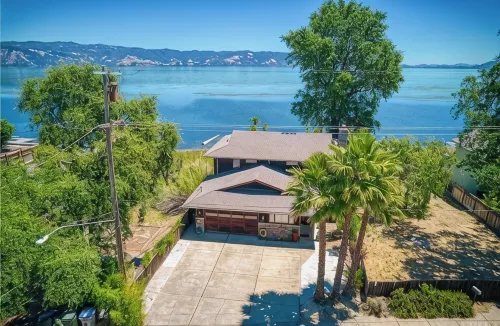 Luxe and Spacious Lakefront House with Brand New Dock and Boat Lift - con encanto