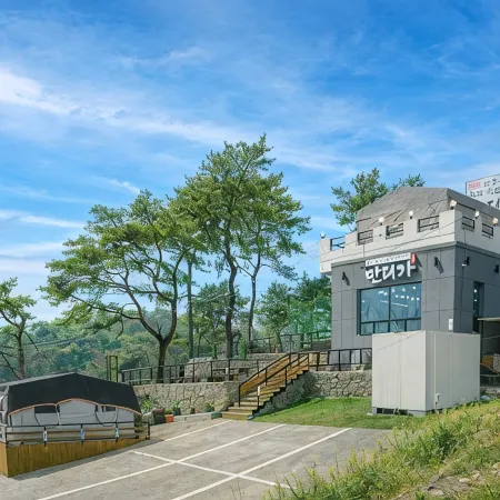 Busan Mandiga Pool Villa Отели рядом с достопримечательностью «Цветочный магазин Cheonggwang Florist»