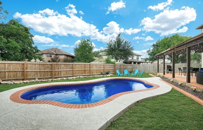 Spacious 5-bedroom house with private pool in a central San Antonio location.