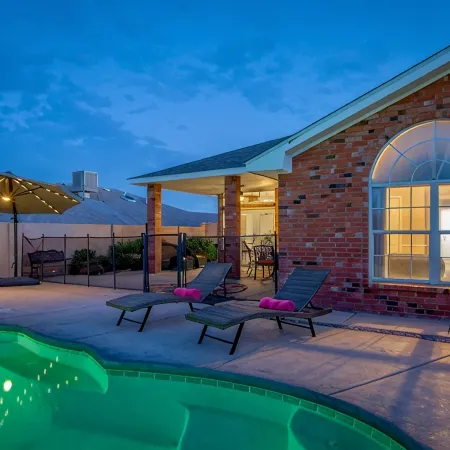 Hot Tub with City Views      -No Parties Allowed-