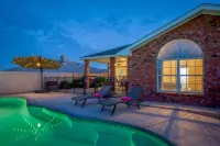 Hot Tub with City Views      -No Parties Allowed- - สระว่ายน้ำส่วนตัว