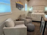 Cozy Retreat. Hot Tub. Close to Town, Deep Creek, and National Park Entrance. - 3-Star