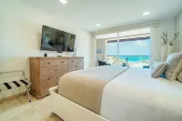 EAGLE BEACH - CAPTIVATING  DIRECT OCEAN VIEW CONDO - Strand