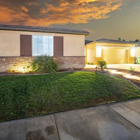Indio Spacious Entertaining Hideaway Pool Hot Tub