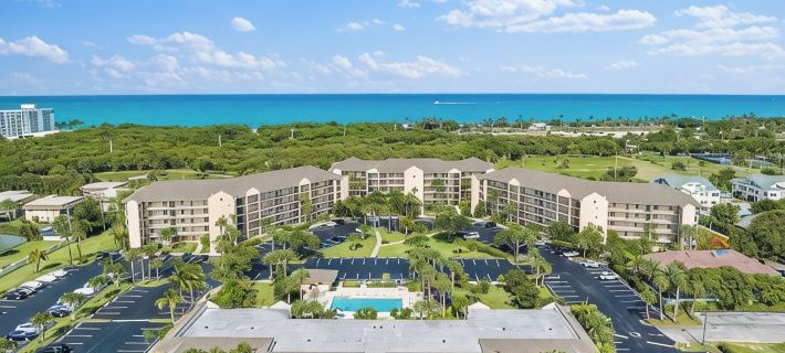 POSHPADZ Villa Kokomo-Lake View Patio- Walk to Jupiter Beach Sleeps 6 Hotels in Jupiter